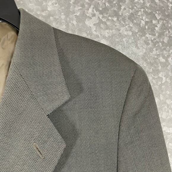 Giorgio Armani Men's Gray Single Breasted Wool Sports Coat - Preppy Suit Jacket - Picture 2 of 8